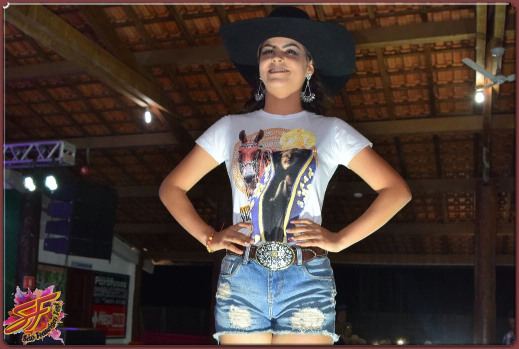 DESFILE DA RAINHA DA EXPOVALE 2019